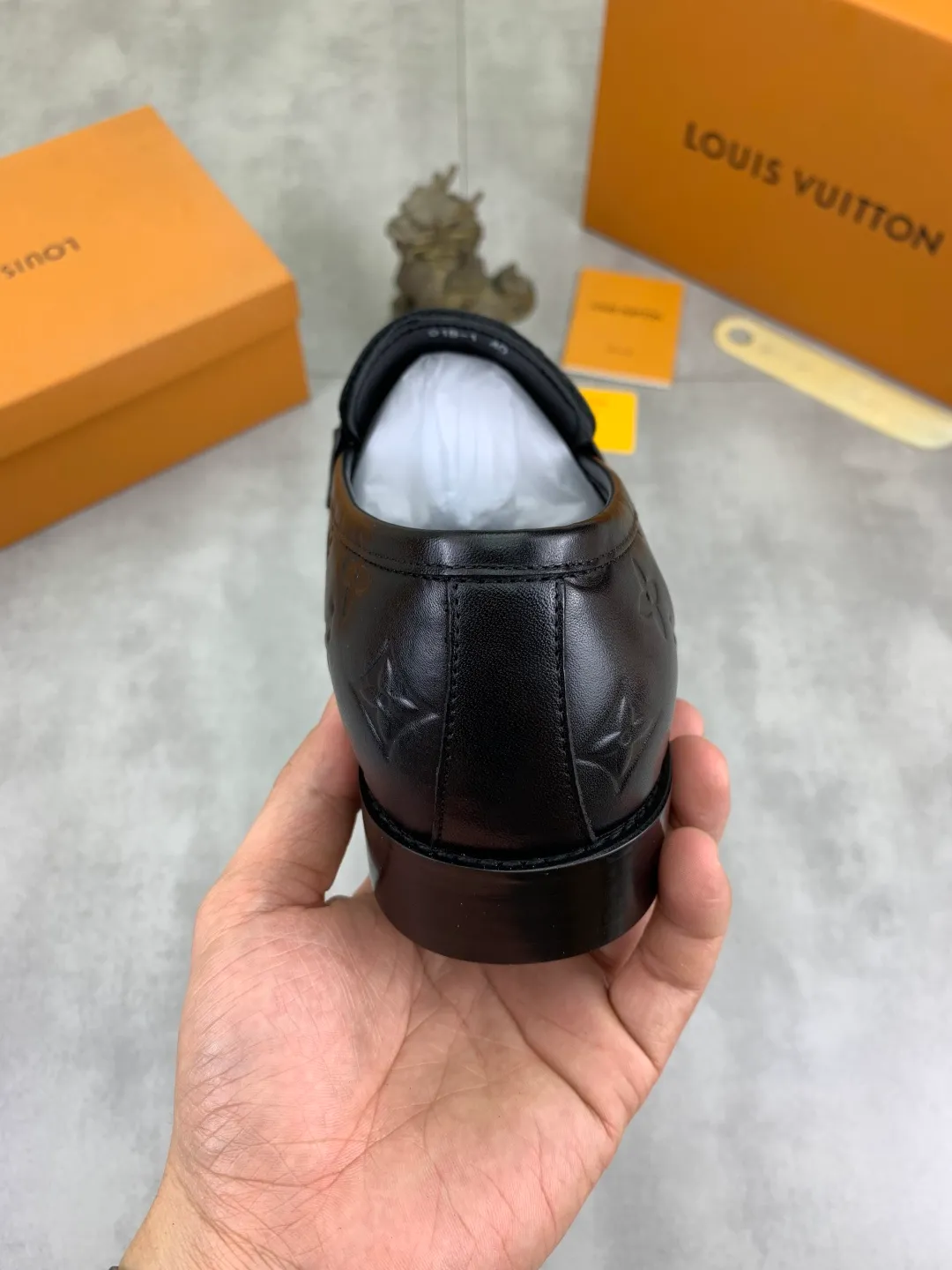 Men's Men's Shoes 💰P420 [New Style] 💰Yangli💎💎💎[Louis Vuitton] LV high-end men's formal business leather shoes, original order 1:1! Original imported calfskin, original metal buckle, imported sheepskin lining for feet, original outsole, men's shoe size: 39-45 (38.46 customized) black optional